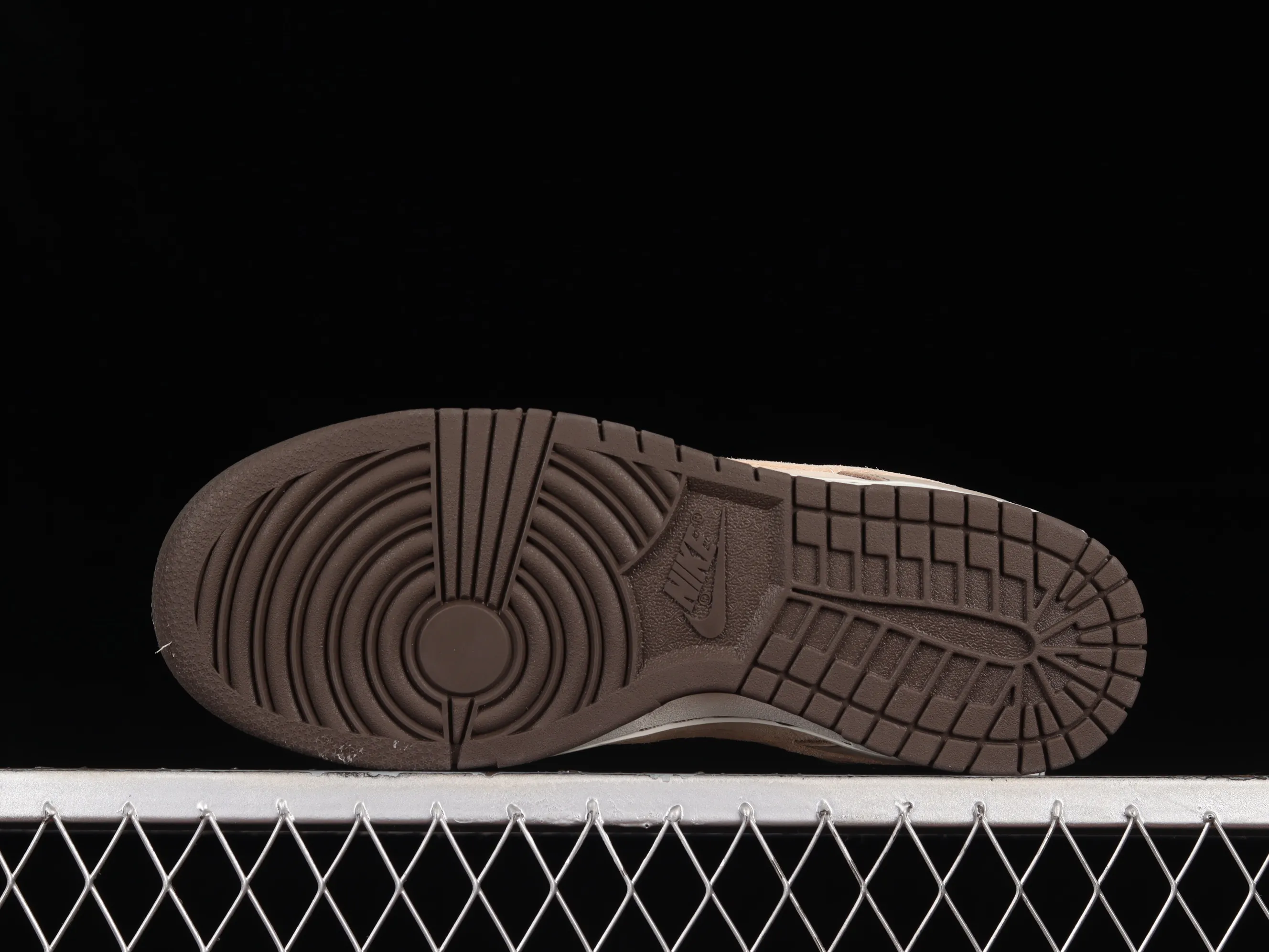 All Categories Nk SB Dunk Series Nk SB Dunk Low Low-top sneakers Otomo Katsuhiro x Nk SB Dunk Low "Steamboy OST" Creative customization collaboration Otomo Katsuhiro joint SB low-top sports and leisure sneakers LF0039-030